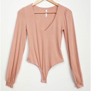 Lulu's Kaylene Blush V-Neck Balloon Sleeve Bodysuit Medium